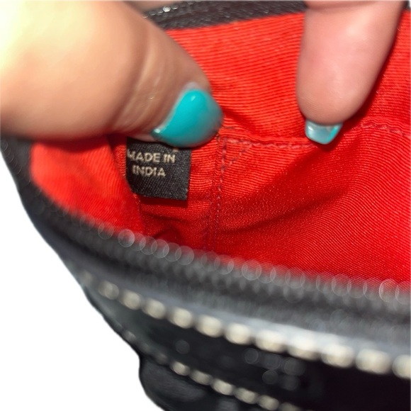 Coach signature wristlet pouch clutch wallet, black, red interior lining. - Picture 6 of 7